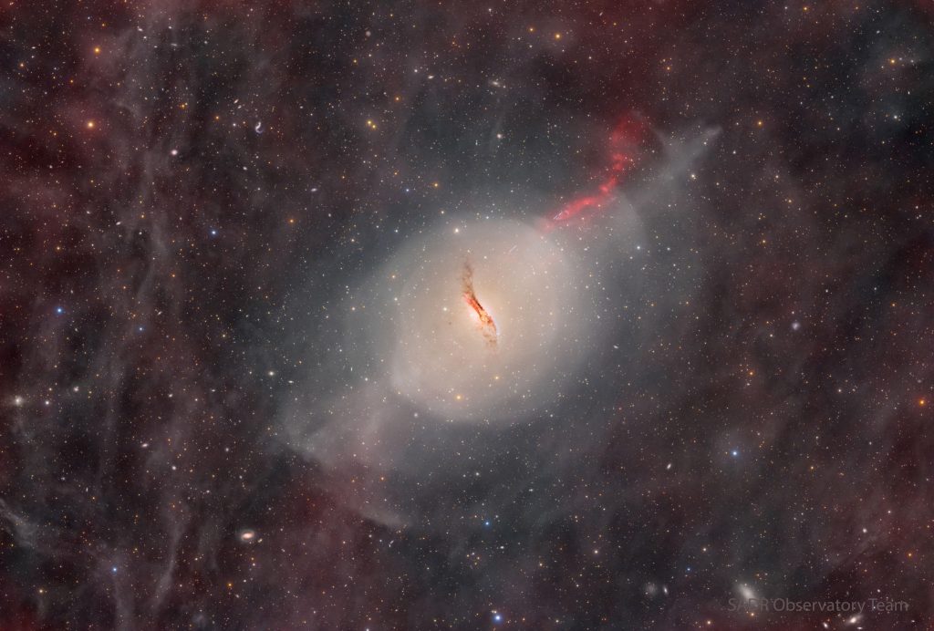 La galaxie elliptique singulière Centaurus A