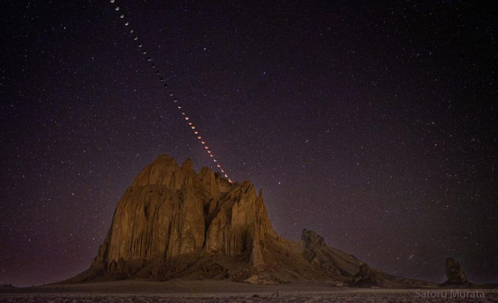 &Eacute;clipse lunaire totale au-dessus de Ts&eacute; Bit&rsquo;a&rsquo;&iacute;