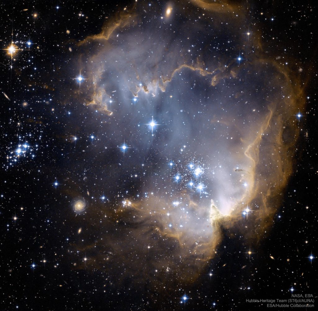 NGC 602 et au-del&agrave;