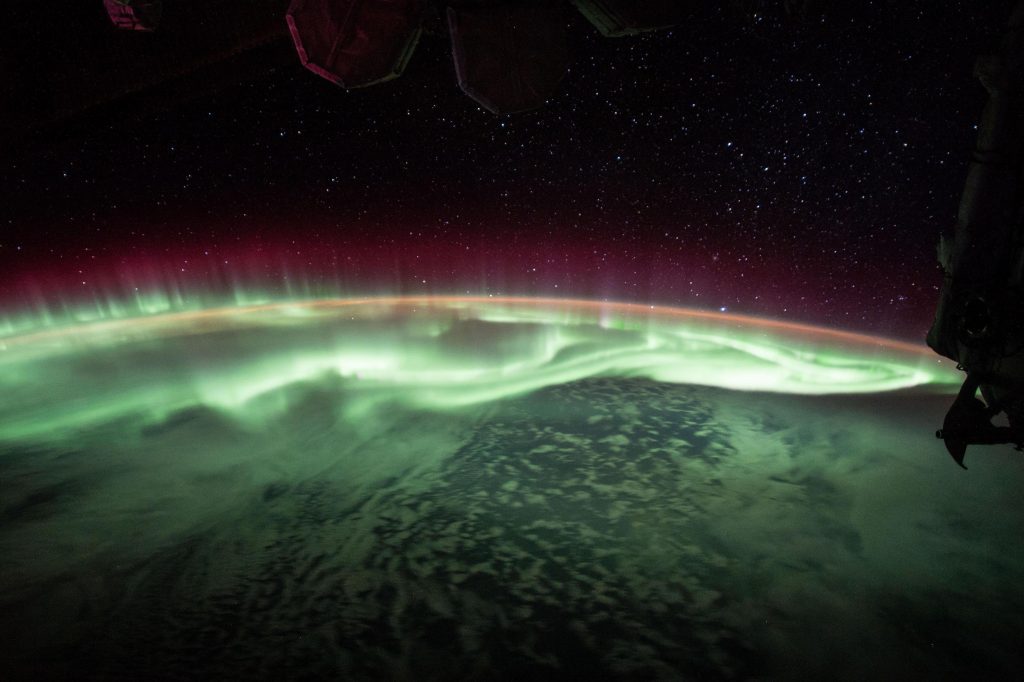 Une aurore bor&eacute;ale illumine le ciel