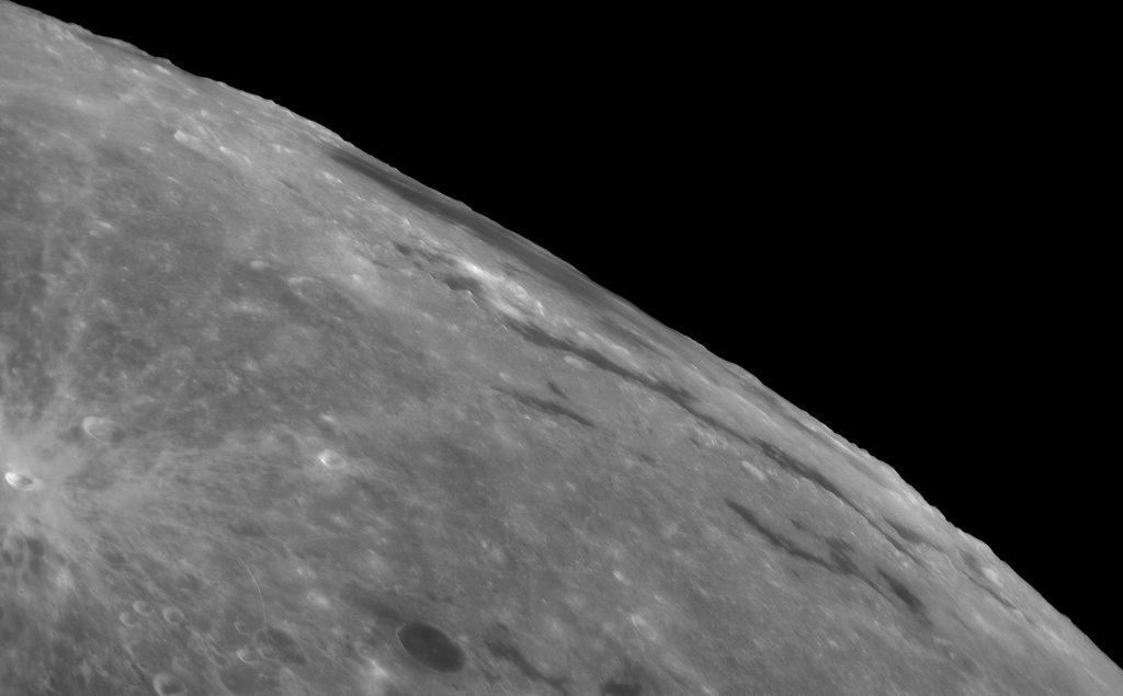 La Lune à l’Ouest, la Mer à l’Est