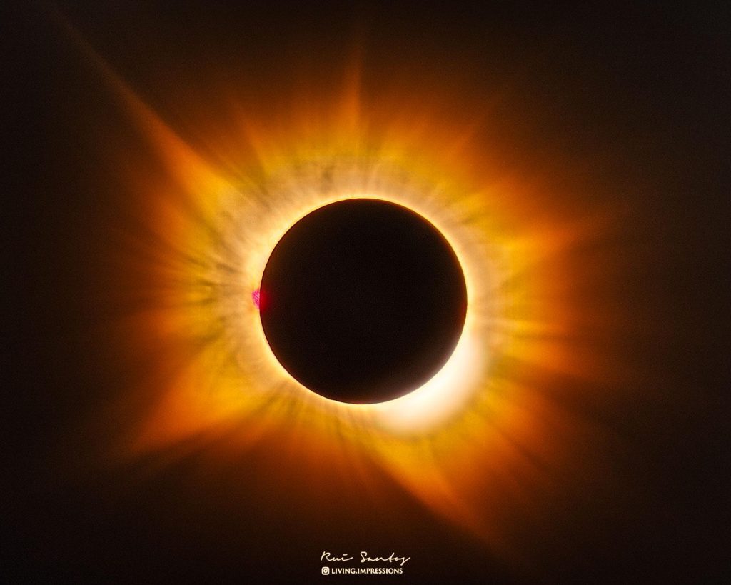 Une éclipse de Golden Corona